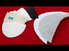 肩パッドを行間に書き込む装身具